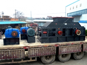 2PG1500X800大型对辊正能量不良网站发往广东清远破碎石英砂