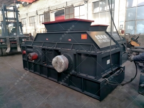 两台大型对辊正能量不良网站征战沙场