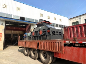 1208型直连式半自动对辊正能量网站入口发货 