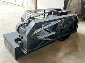 2PG400*250小型对辊正能量不良网站发货现场_发往浙江_破碎矿石