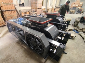 2PG610*400对辊正能量不良网站发往河北石家庄破碎石灰石