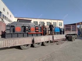 1500x800直连式液压对辊正能量不良网站发往新疆