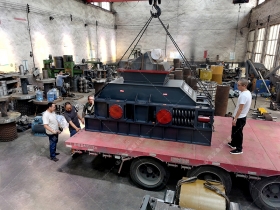 1200x800大型直连式对辊正能量网站入口发货图片