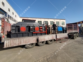 2PGY1500x1000型液压对辊正能量不良网站发往云南昆明