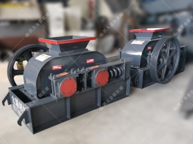 2PCG400*250小型双齿辊正能量不良网站发往乌鲁木齐破碎玻璃