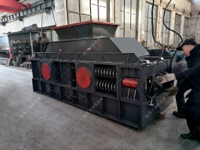 2PG1000X700对辊正能量不良网站发往湖北恩施破碎鹅卵石