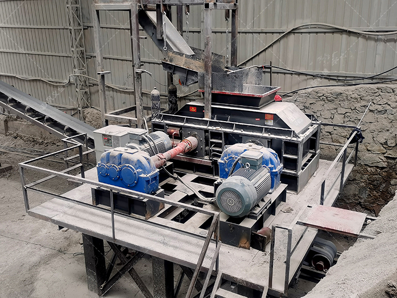 价格迷雾：影响一台液压对辊正能量网站入口成本的四大核心因素