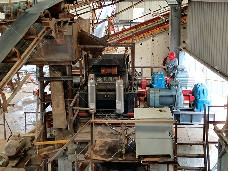 价格迷雾：影响一台液压对辊正能量网站入口成本的四大核心因素